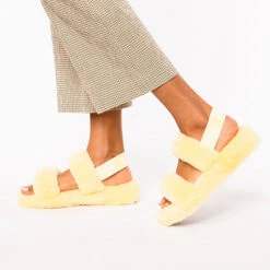 Ugg Oh Yeah Lammfell-Hausschuhe -Mode-Sandalen-Shop 23353202 02