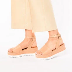 Inuovo Keilsandaletten - Beige 10 Inuovo Keilsandaletten - Beige -Mode-Sandalen-Shop 23401696 02