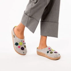 Haflinger Faible Pantoletten 10 Haflinger Faible Pantoletten -Mode-Sandalen-Shop 26379752 02