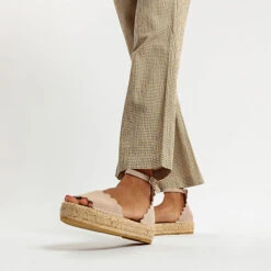 Lyon Plateau-Sandaletten 10 Lyon Plateau-Sandaletten -Mode-Sandalen-Shop 28543293 02